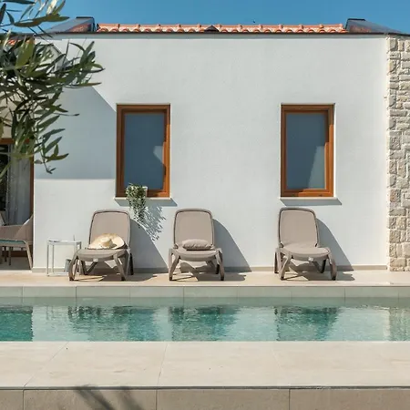 Villa San Zusto, 1600 M2 Plot Area, Heated Pool With Hydromassage Zone Galizana Exterior photo