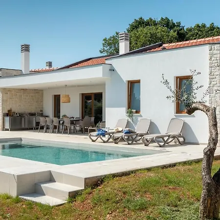 Villa San Zusto, 1600 M2 Plot Area, Heated Pool With Hydromassage Zone Galizana Exterior photo