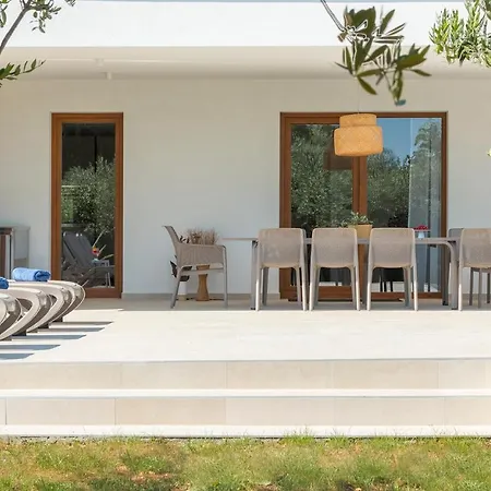 Villa San Zusto, 1600 M2 Plot Area, Heated Pool With Hydromassage Zone Galizana Exterior photo