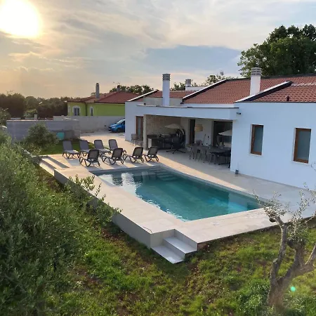 Villa San Zusto, 1600 M2 Plot Area, Heated Pool With Hydromassage Zone Galizana Exterior photo