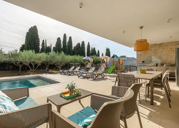 Villa San Zusto, 1600 M2 Plot Area, Heated Pool With Hydromassage Zone